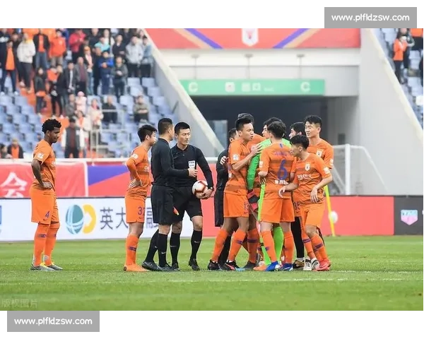 中超焦点战山东鲁能主场迎战辽宁宏运胜负悬念引关注球迷热议全场看点 中超焦点战山东鲁能主场迎战辽宁宏运胜负悬念引关注球迷热议全场看点